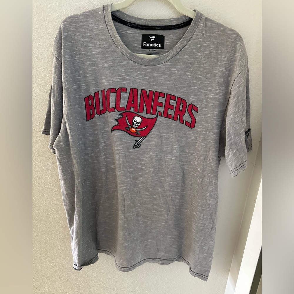 Fanatics Tampa bay buccaneers men’s light weight shirt size large